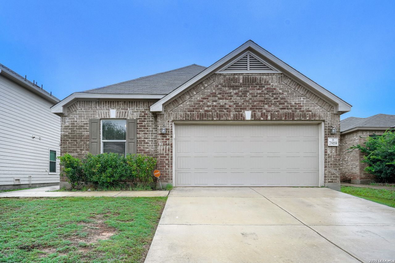 7919 Assumption Dr, San Antonio, TX 78254 Main Photo