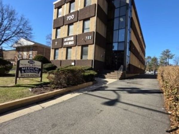 700 N Broad St, Elizabeth, NJ 07208