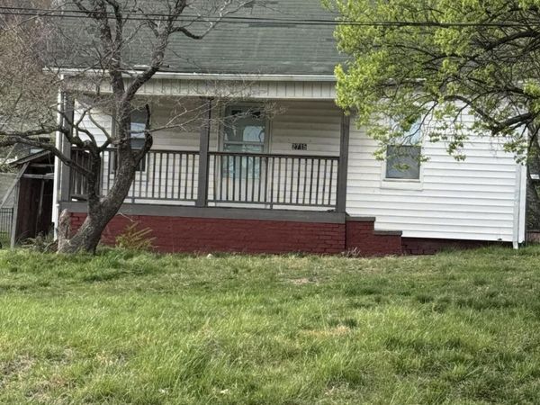 2715 White Oak Lane, Knoxville, TN 37917