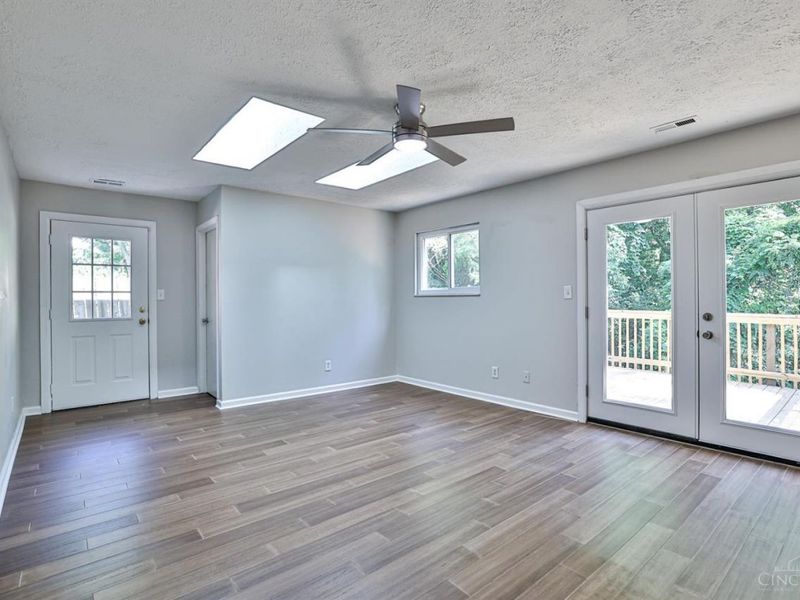 958 Hollytree Drive, Springfield Twp., OH 45231 Photo 11