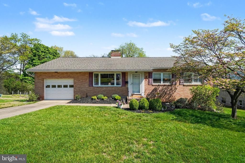 3870 Dawn Mar Street, Harrisburg, PA 17111 Main Photo