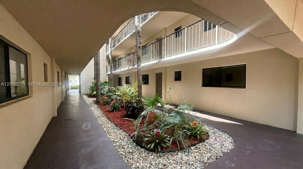 5190 Las Verdes Cir , Unit 115, Delray Beach, FL 33484 Photo