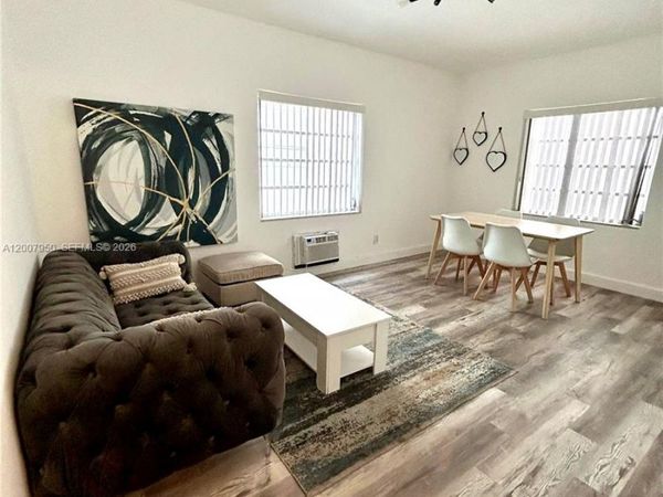 215 30th St , Unit 17, Miami Beach, FL 33140