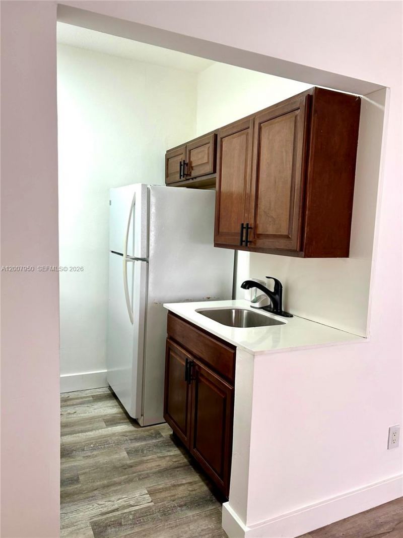 215 30th St , Unit 17, Miami Beach, FL 33140 Photo