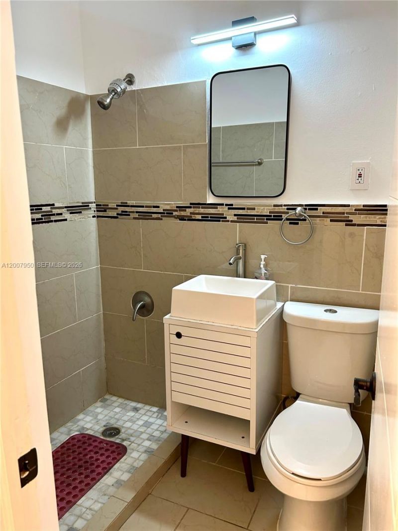 215 30th St , Unit 17, Miami Beach, FL 33140 Photo