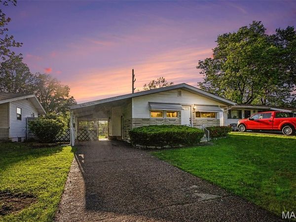 10401 Lilac Avenue , St Louis, MO 63137