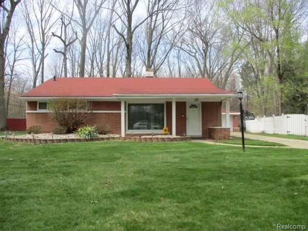 25399 Orchard Grove Street , Southfield, MI 48033