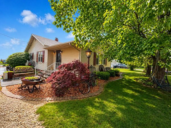 310 N Poplar Street , Farina, IL 62838