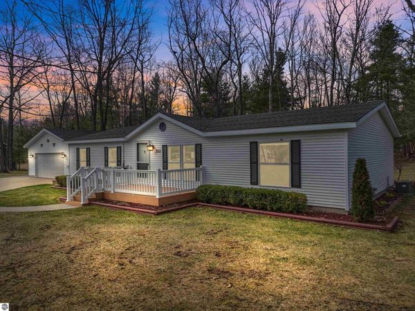 202 Forestville Road, Houghton Lake, MI 48629