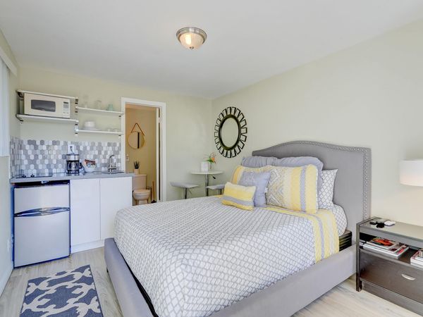 1100 NE 18th Court, Unit 1-8, Fort Lauderdale, FL 33305