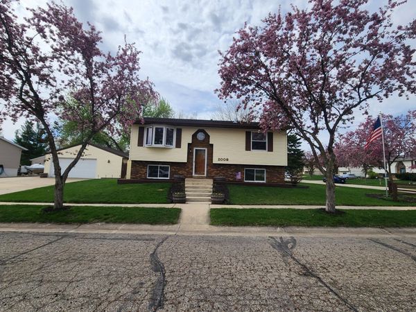 2008 46th Street NW, Rochester, MN 55901