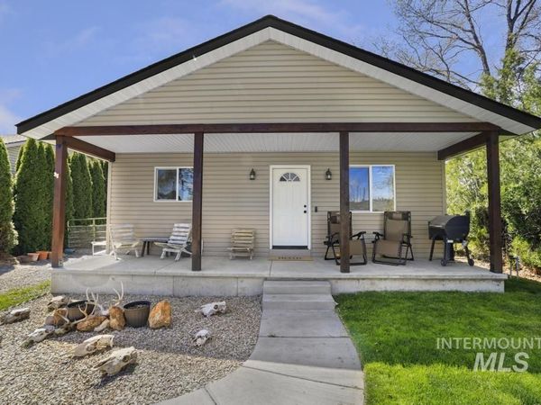 525 Michigan St, Gooding, ID 83330