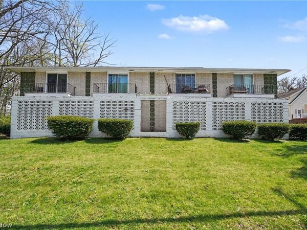 1376 Forest Glen Drive , Cuyahoga Falls, OH 44221