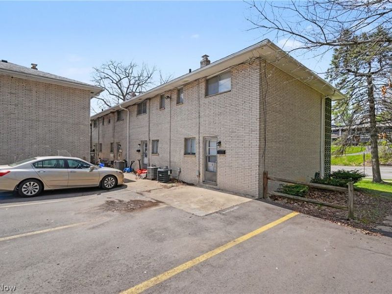 1376 Forest Glen Drive, Cuyahoga Falls, OH 44221 Photo 11