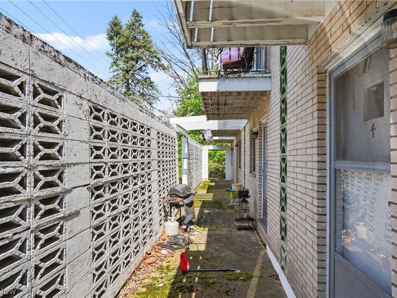 1376 Forest Glen Drive, Cuyahoga Falls, OH 44221 Photo 14