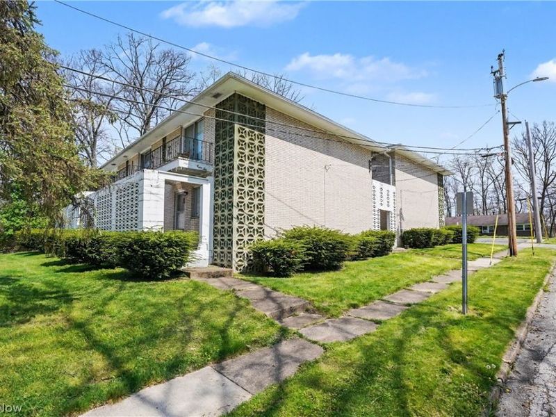 1376 Forest Glen Drive, Cuyahoga Falls, OH 44221 Photo 5