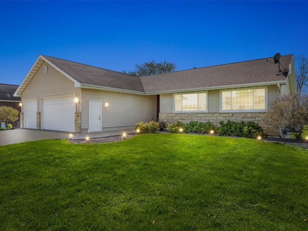 800 Kaitlynn Avenue, Anamosa, IA 52205