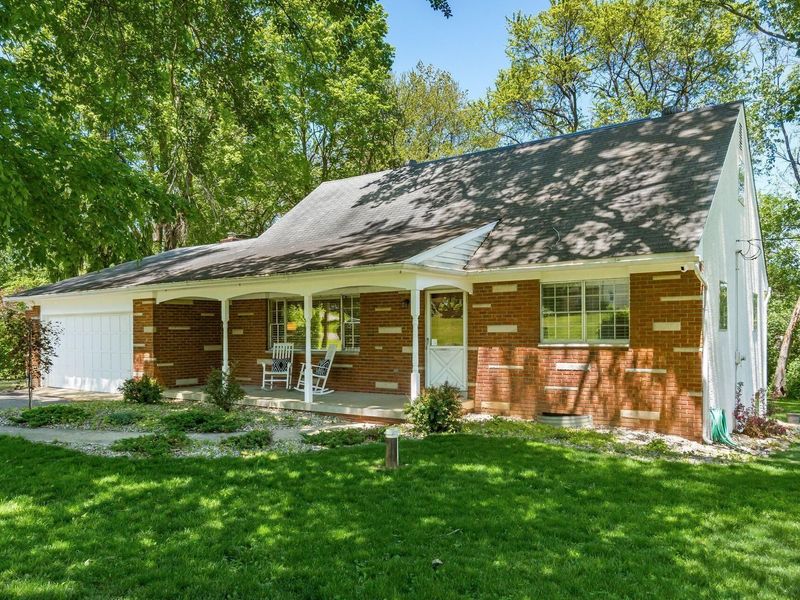 2208 Berry Hill Drive, Grove City, OH 43123 Photo 2