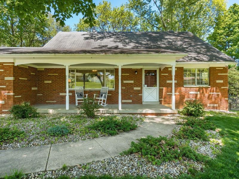 2208 Berry Hill Drive, Grove City, OH 43123 Photo 3