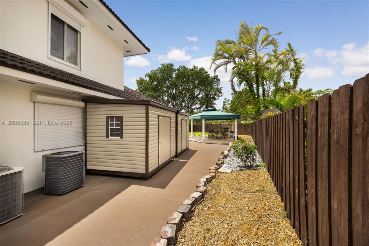 8841 SW 103rd St , Miami, FL 33176 Photo