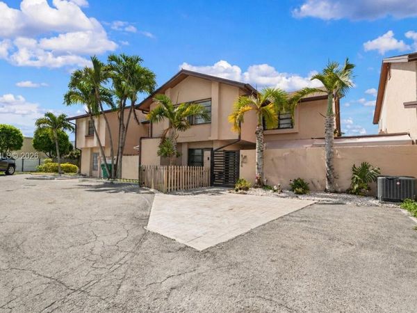 8186 NW 98th Ln , Unit 123, Hialeah Gardens, FL 33016