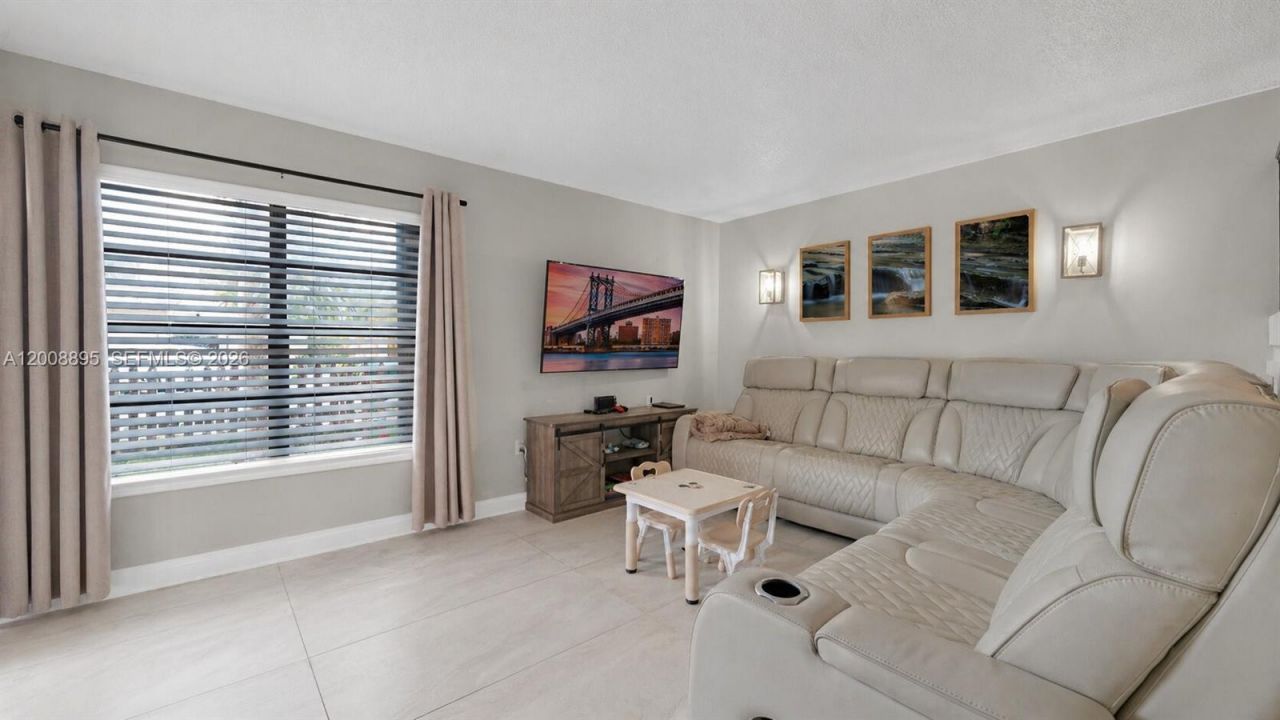 8186 NW 98th Ln, Unit 123, Hialeah Gardens, FL 33016 Photo