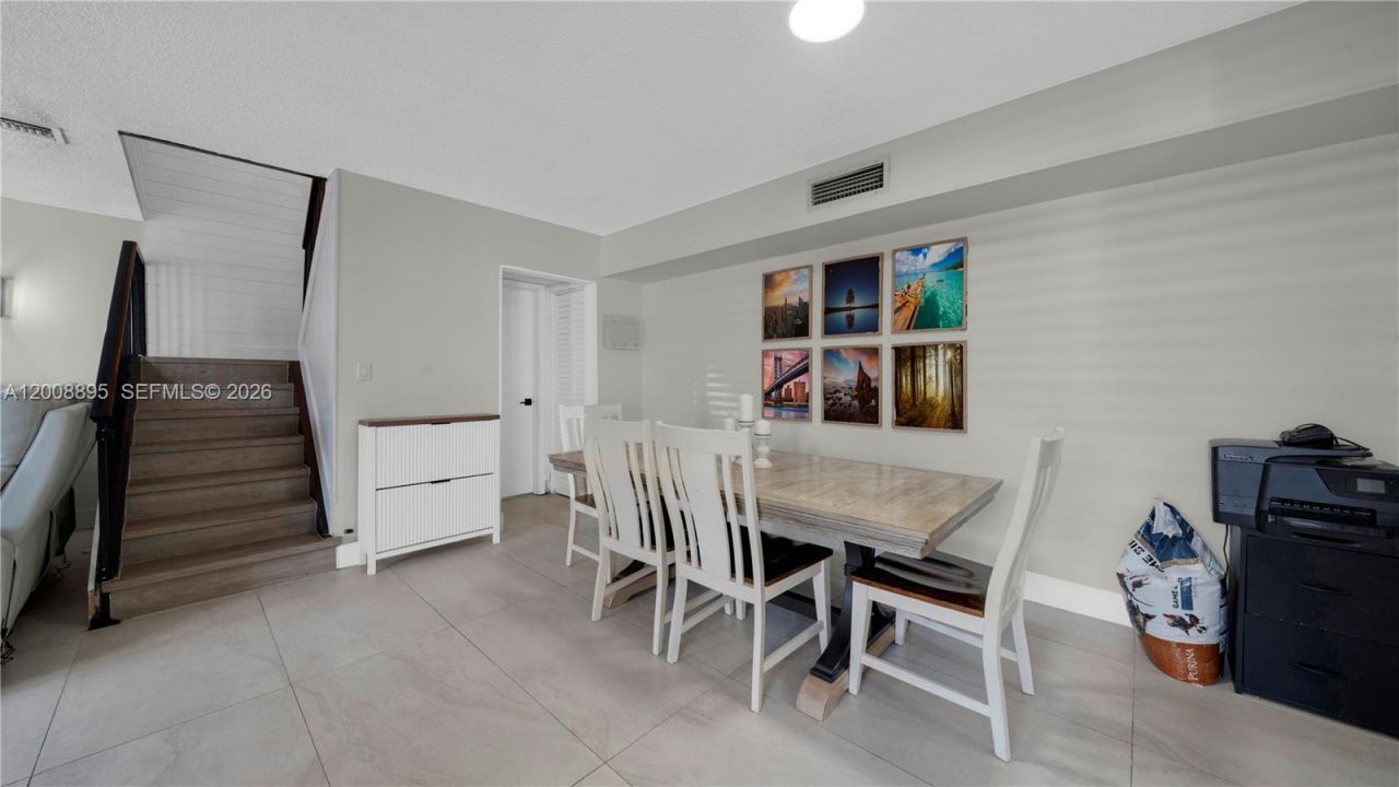 8186 NW 98th Ln, Unit 123, Hialeah Gardens, FL 33016 Photo