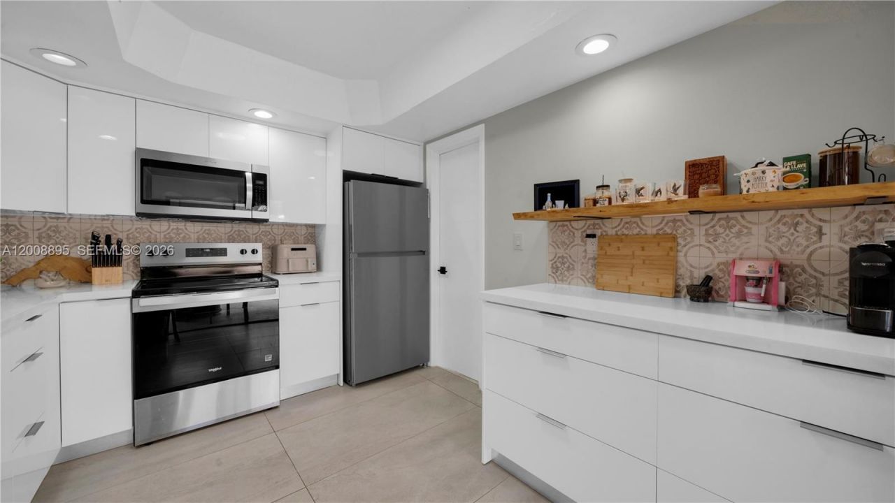 8186 NW 98th Ln, Unit 123, Hialeah Gardens, FL 33016 Photo