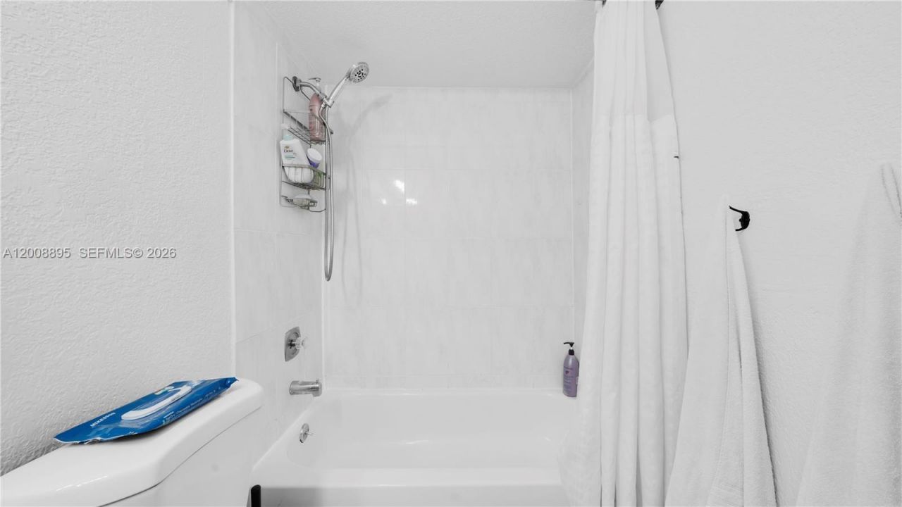 8186 NW 98th Ln, Unit 123, Hialeah Gardens, FL 33016 Photo