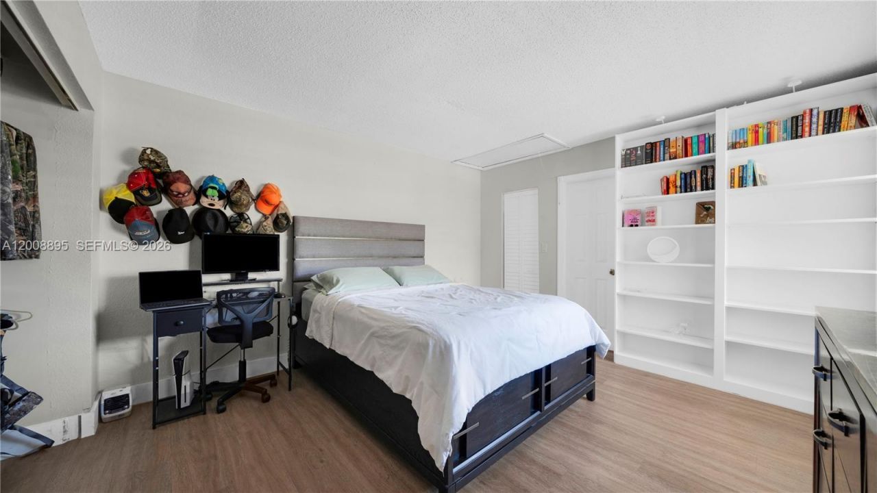 8186 NW 98th Ln, Unit 123, Hialeah Gardens, FL 33016 Photo