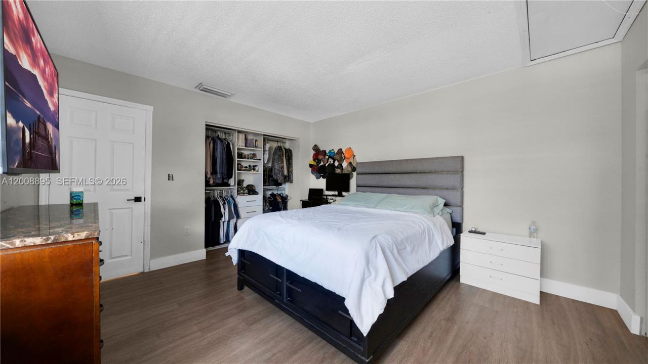 8186 NW 98th Ln, Unit 123, Hialeah Gardens, FL 33016 Photo