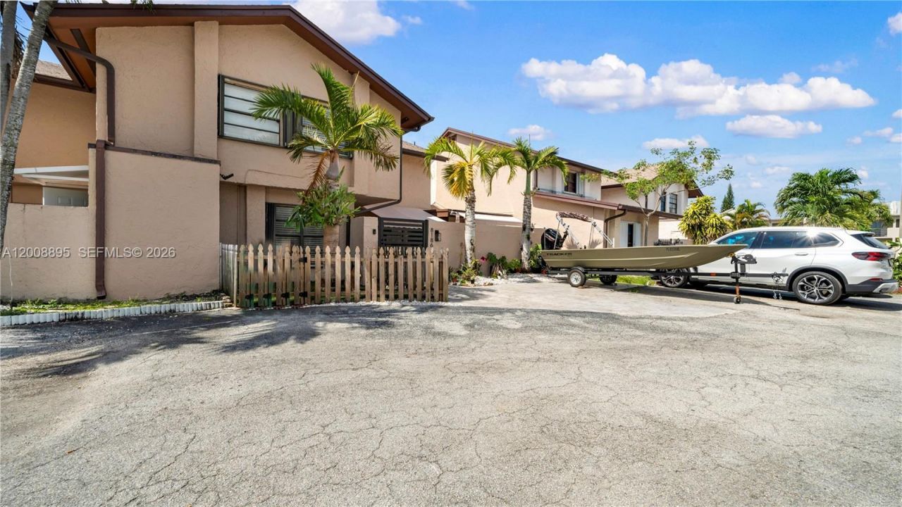 8186 NW 98th Ln, Unit 123, Hialeah Gardens, FL 33016 Photo