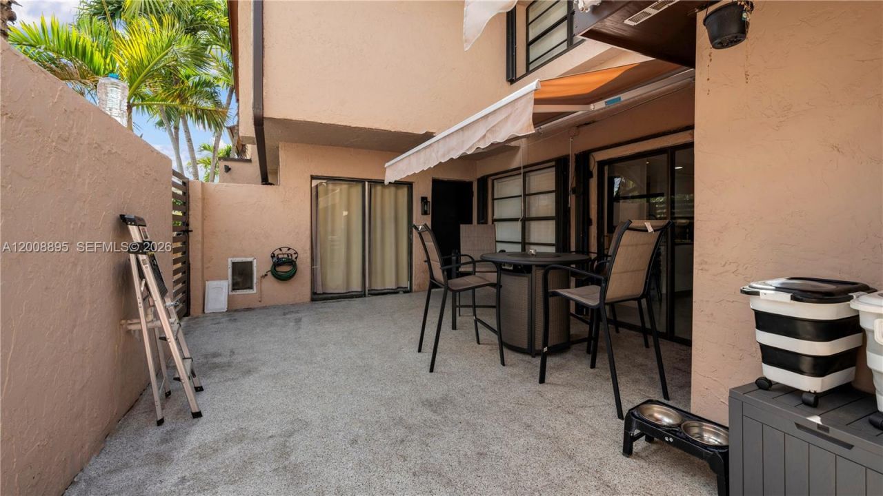 8186 NW 98th Ln, Unit 123, Hialeah Gardens, FL 33016 Photo