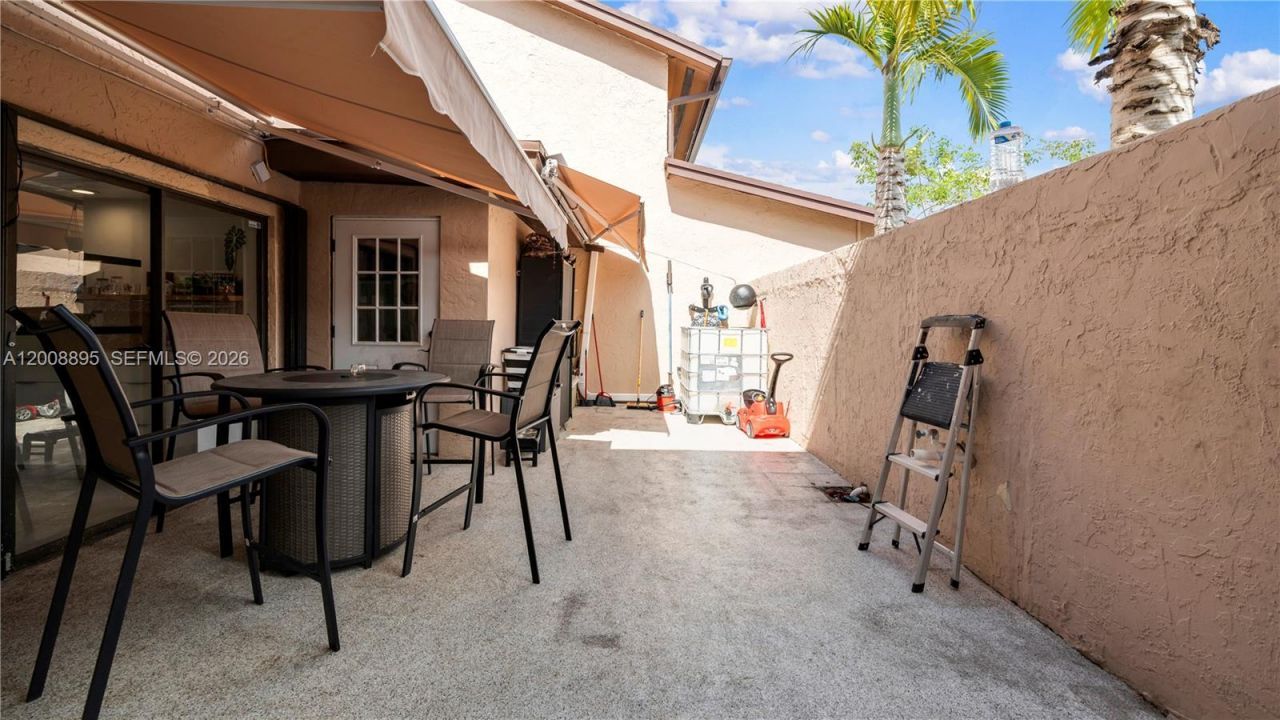 8186 NW 98th Ln, Unit 123, Hialeah Gardens, FL 33016 Photo
