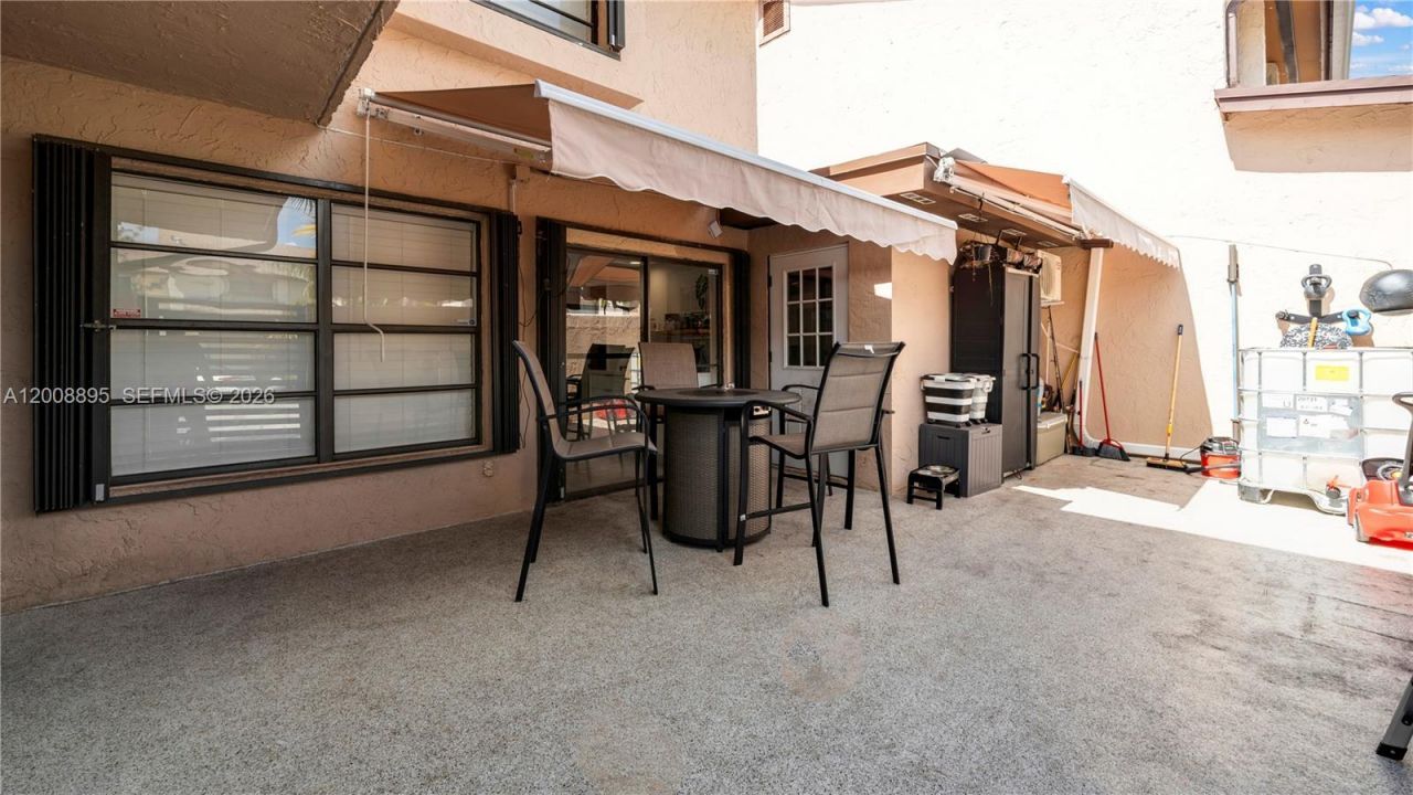 8186 NW 98th Ln, Unit 123, Hialeah Gardens, FL 33016 Photo