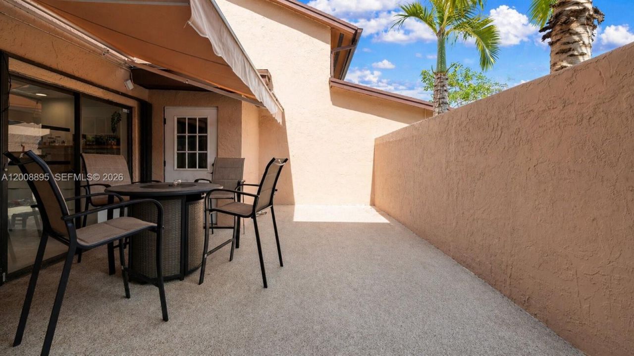 8186 NW 98th Ln, Unit 123, Hialeah Gardens, FL 33016 Photo