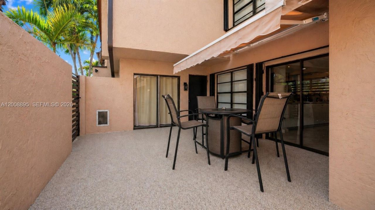 8186 NW 98th Ln, Unit 123, Hialeah Gardens, FL 33016 Photo
