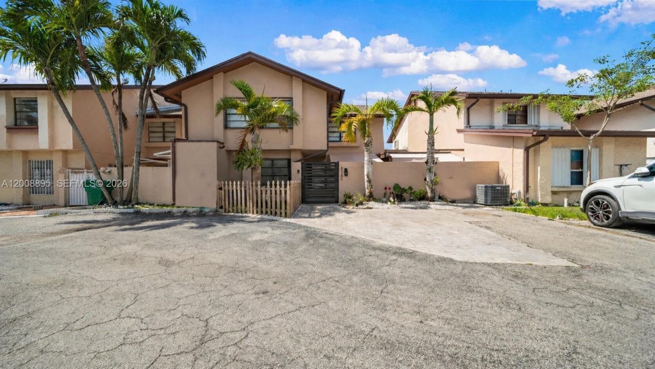 8186 NW 98th Ln, Unit 123, Hialeah Gardens, FL 33016 Photo