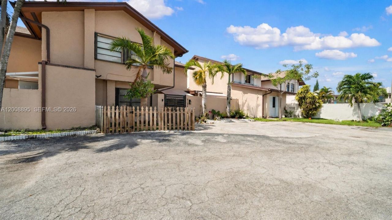 8186 NW 98th Ln, Unit 123, Hialeah Gardens, FL 33016 Photo