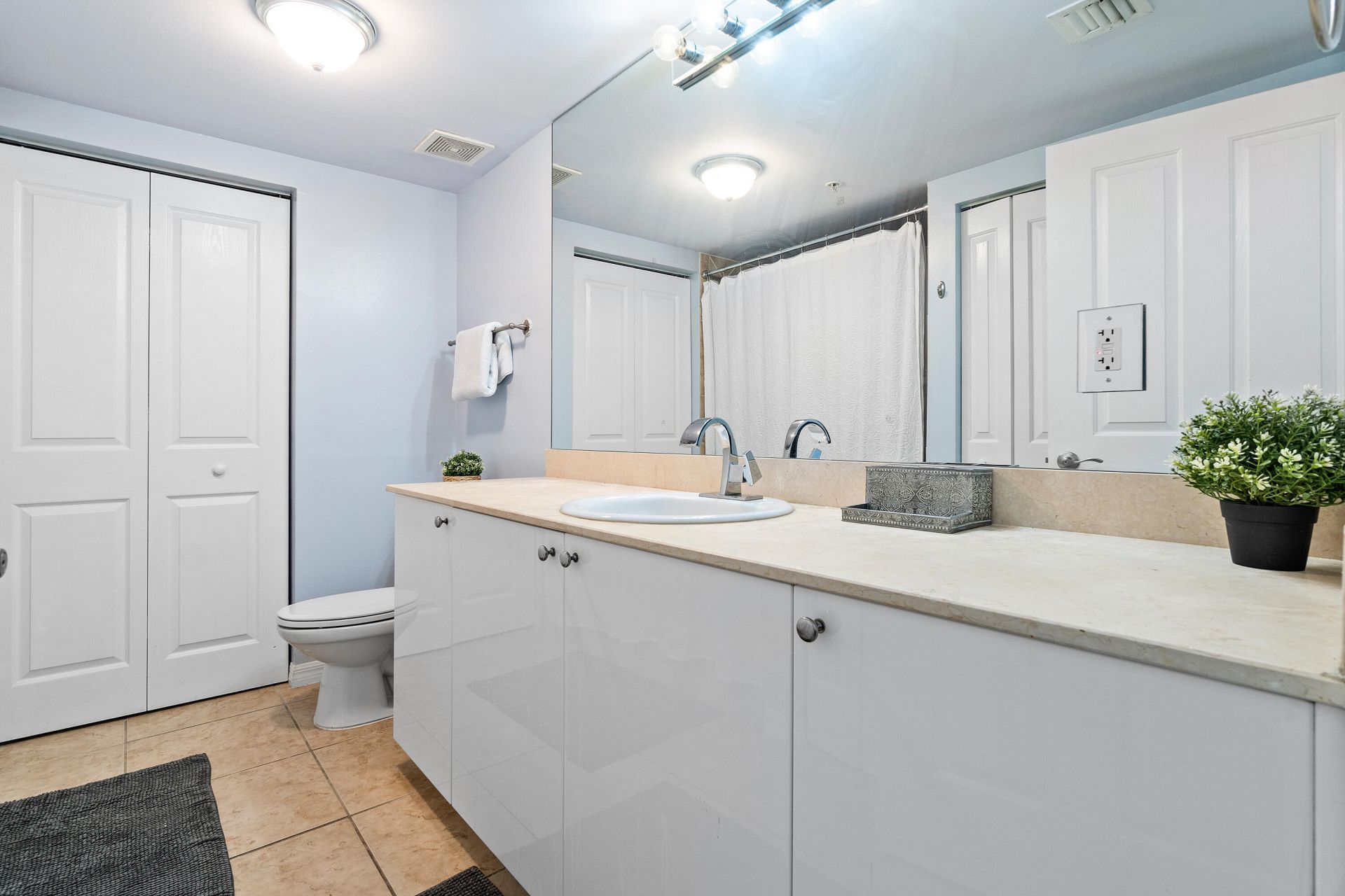 600 S Dixie Highway, Unit 733, West Palm Beach, FL 33401 Photo
