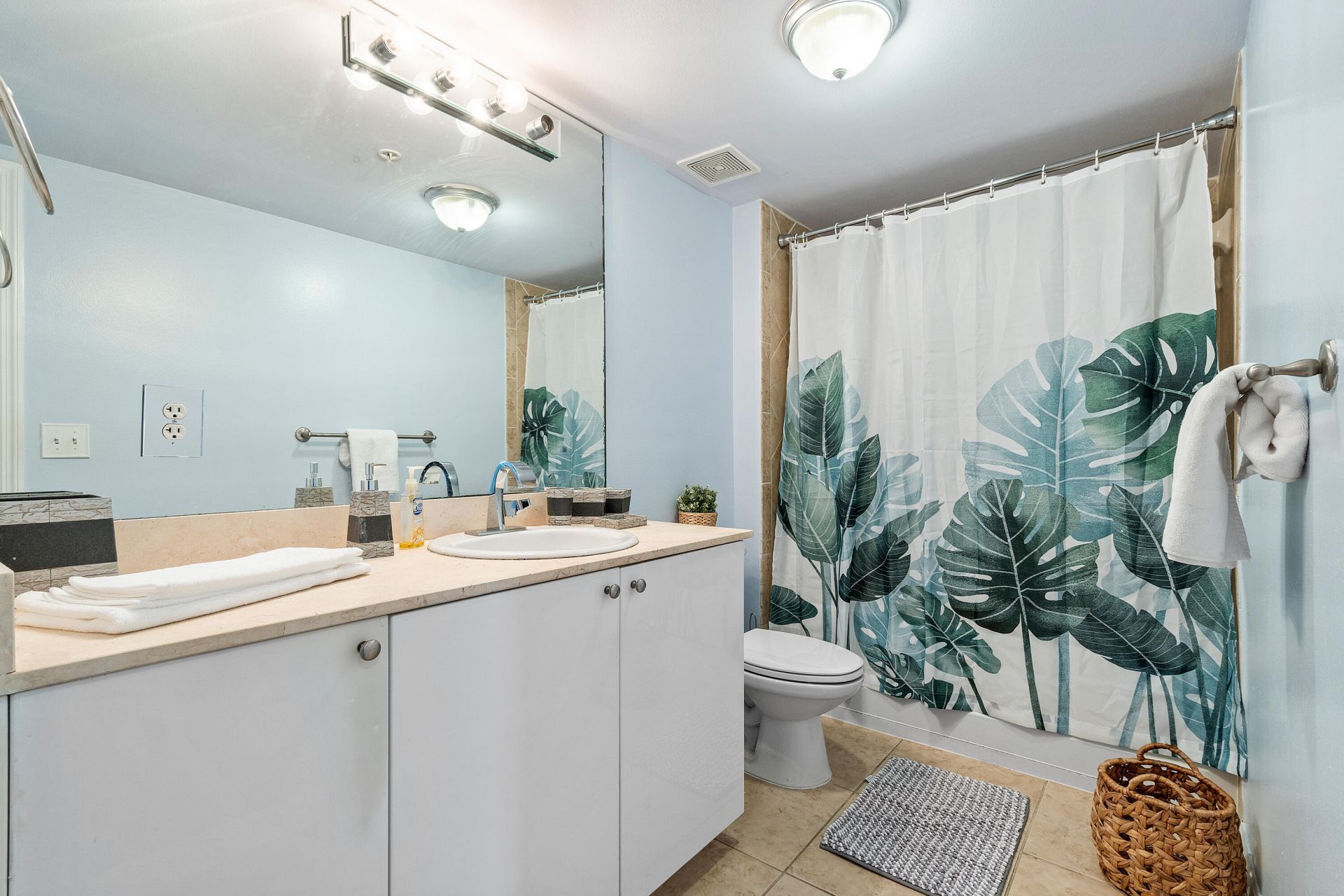 600 S Dixie Highway, Unit 733, West Palm Beach, FL 33401 Photo