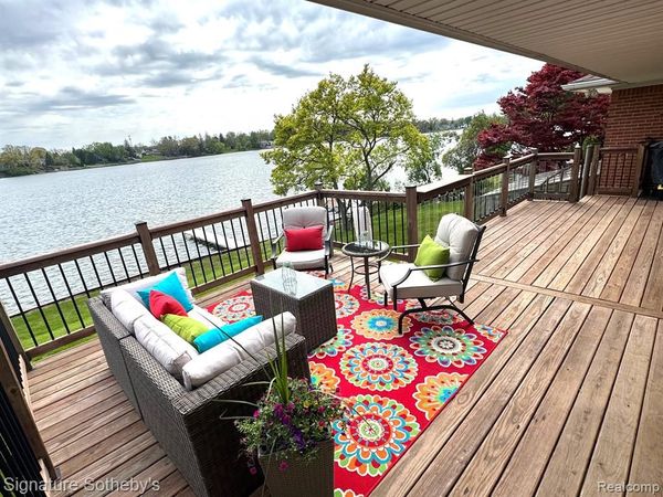 2497 W Walton Boulevard, Waterford Twp, MI 48329