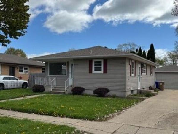 4925 34th Ave, Kenosha, WI 53144