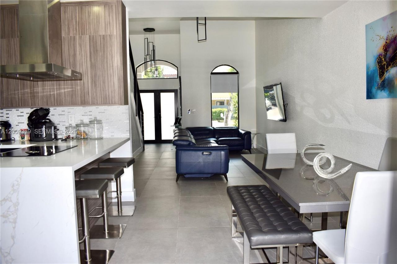 7963 NW 195th Ter, Hialeah, FL 33015 Photo