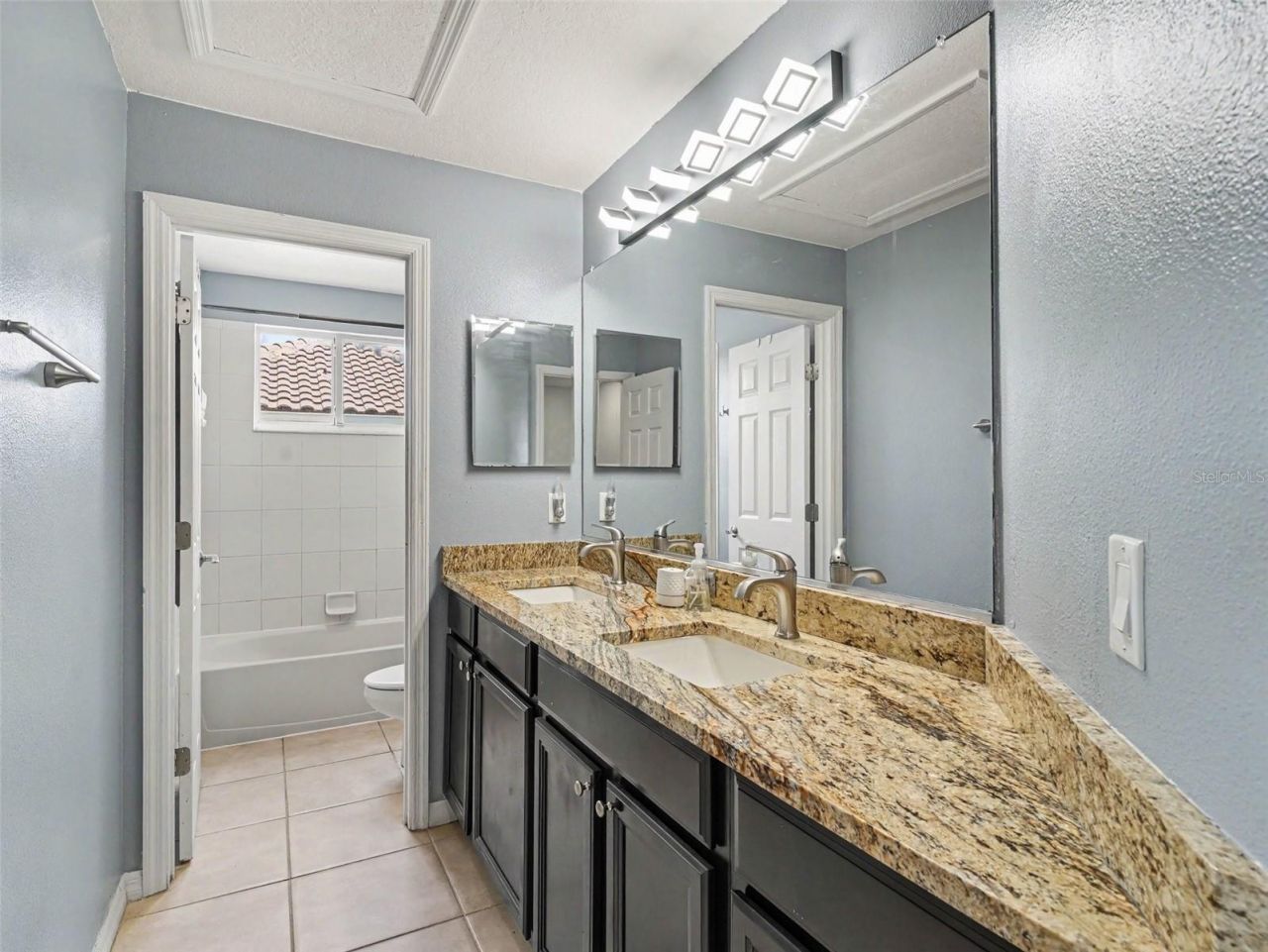 1656 Pinyon Pine Dr, Sarasota, FL 34240 Photo