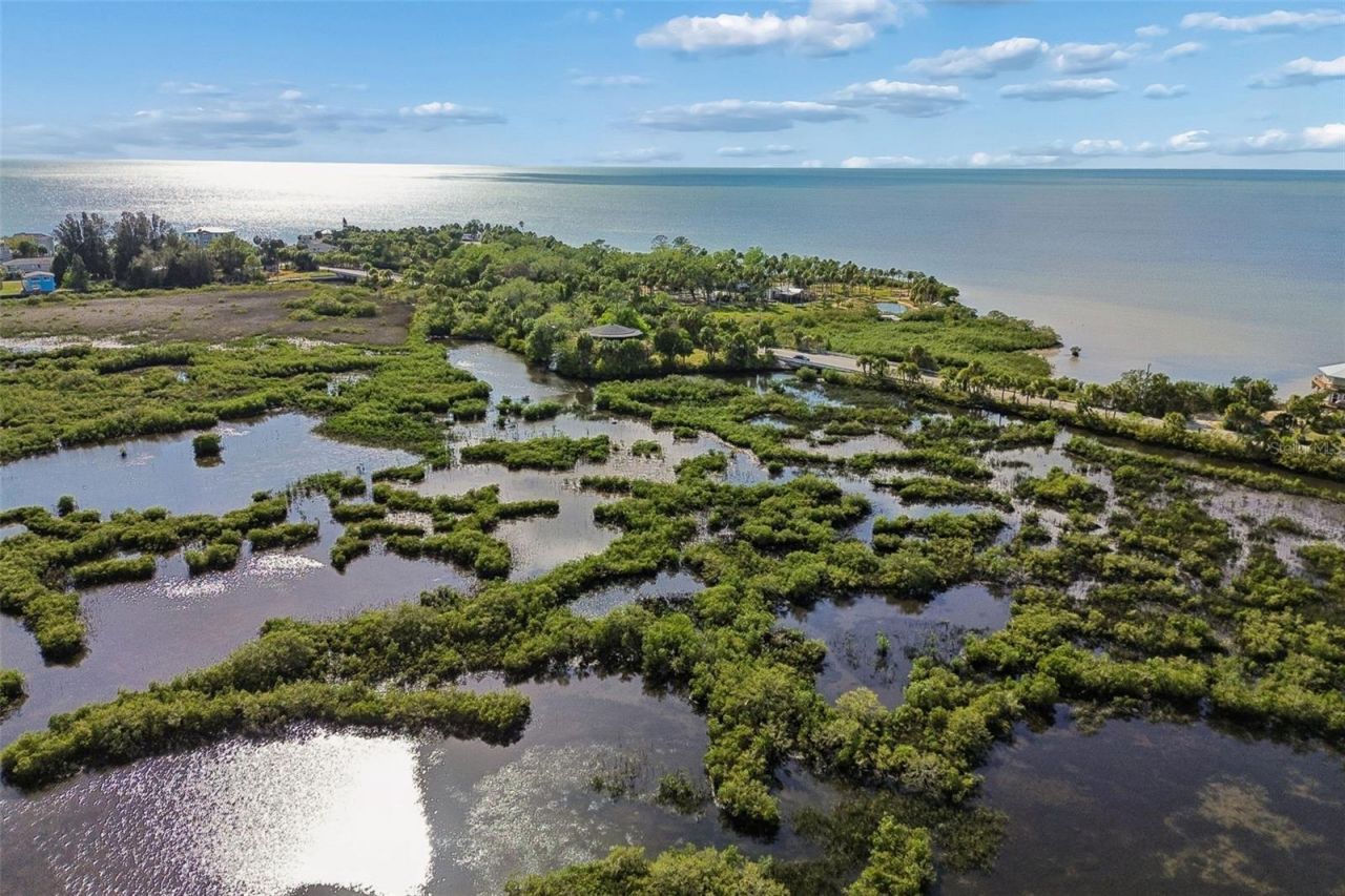 10501 Pine Island Drive , Weeki Wachee, FL 34607 Photo