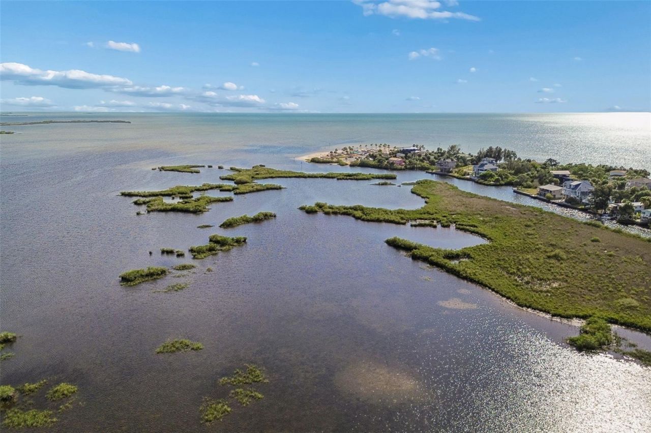 10501 Pine Island Drive , Weeki Wachee, FL 34607 Photo