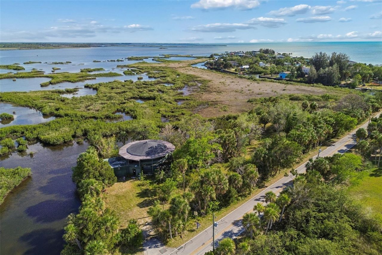 10501 Pine Island Drive , Weeki Wachee, FL 34607 Photo