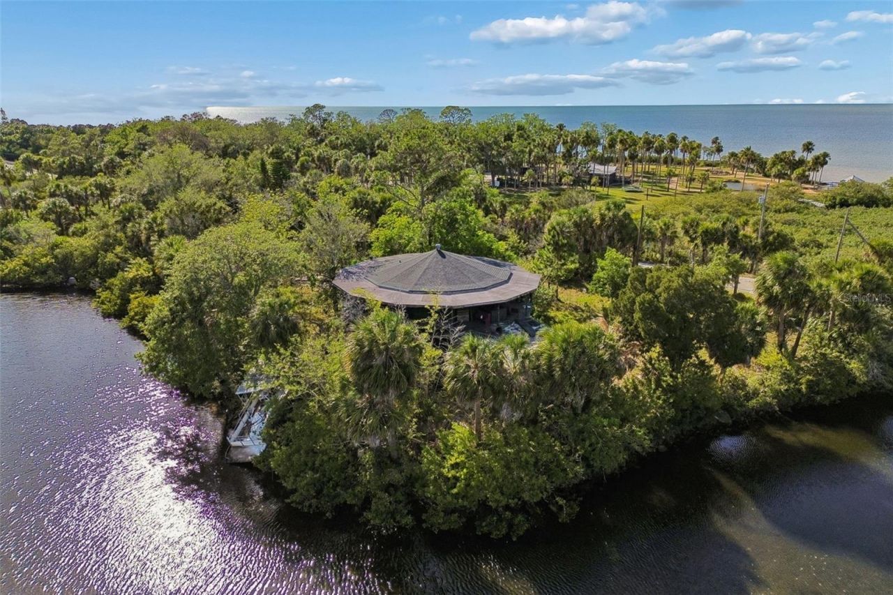 10501 Pine Island Drive , Weeki Wachee, FL 34607 Photo