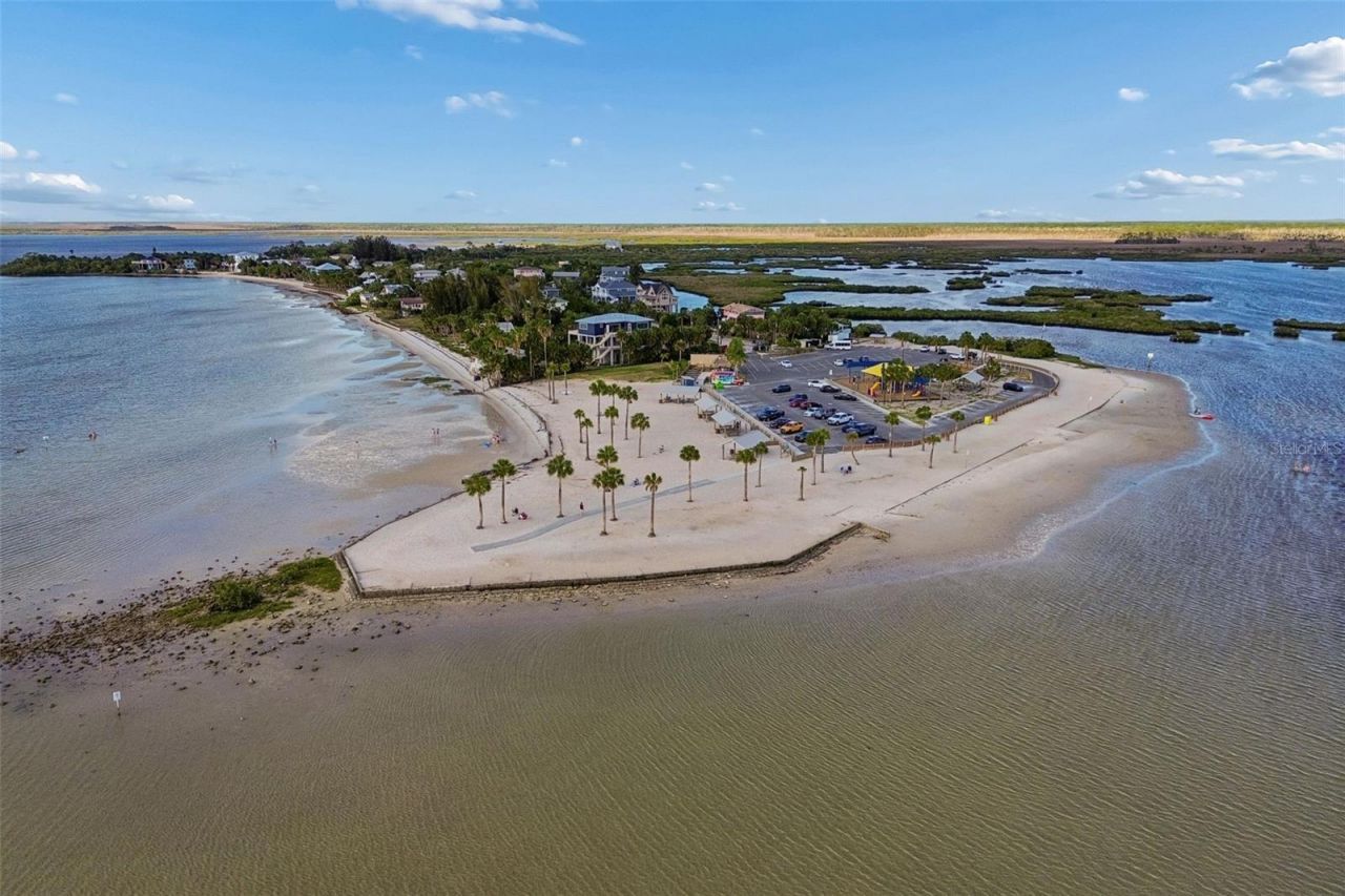 10501 Pine Island Drive , Weeki Wachee, FL 34607 Photo